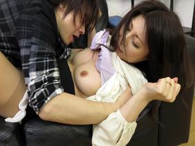 母と息子のセックスと慕情 サンプル動画サムネイル